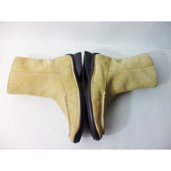 AK ANNE KLEIN Bailee 1 TAN SUEDE LEATHER ZIP LOW HEEL ANKLE BOOT SZ 6M - Picture 5 of 10